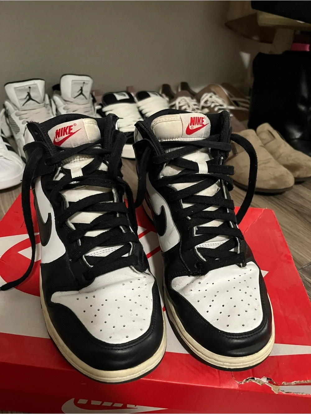 Nike Black and White Interior-Label Sneaker
